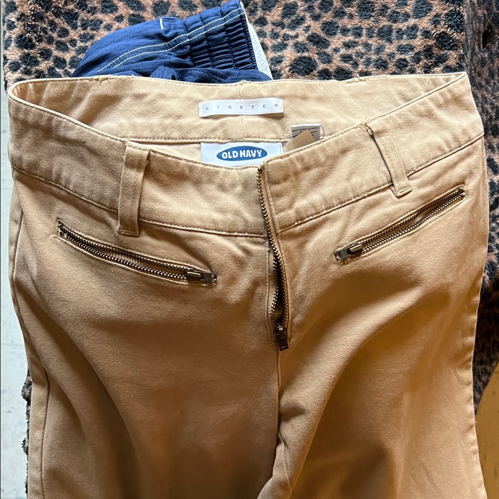 Old Navy Men's Khaki Chinos with Zipper Pockets